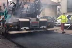 A inceput asfaltarea pe strada Bucuresti din Constanta 