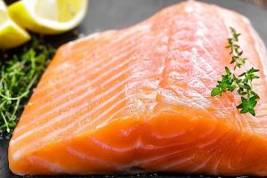 Aţi cumpărat File de Somon din Auchan? Nu îl mâncaţi – E infectat cu o bacterie!