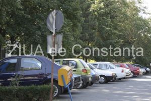 Surpriza neplacuta pentru soferii care parcheaza la intamplare in parcarea unui supermarket din zona ICIL din Constanta. Ce au patit mai multi conducatori auto