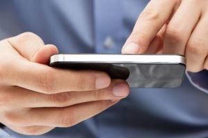 Cum SPIONEAZĂ companiile utilizatorii de TELEFONIE. Datele sunt ÎNGRIJORĂTOARE