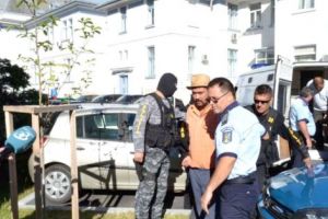 ÎNCĂ PATRU STĂPÂNI DE SCLAVI, DEVERSAŢI ÎN PUŞCĂRIE