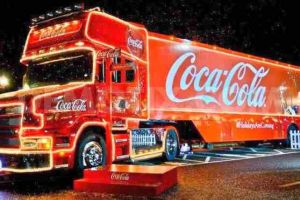 #FiiTuMoşu – Caravana Coca-Cola ajunge la Alba Iulia! Două zile de poveste pentru cei mici şi cei mari în compania lui Moş Crăciun