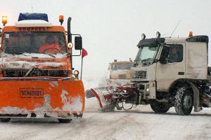 Maşinile de deszăpezire şi-au făcut ieri „încălzirea”