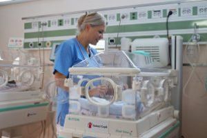 Vieţi salvate de companiile care au redirecţionat 20% din impozitul pe profit pentru dotarea maternităţilor: 1.679.504 de euro, în şase ani