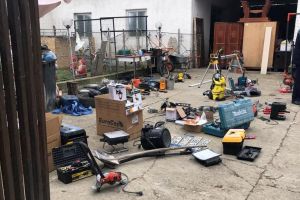 Cei doi bărbaţi acuzaţi că au dat zeci de spargeri în Gorj, într-o singură noapte, rămân în arest