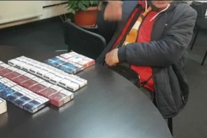 Politistii locali din Constanta au depistat in zona Eden un barbat care vindea ilegal tigari. Ce masuri au luat agentii 