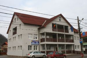 Instituţiile de interes public din Rebrişoara, într-o singură clădire cu lift