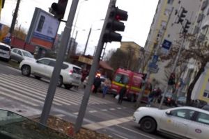 Copil lovit pe trecerea de pietoni de un şofer grăbit