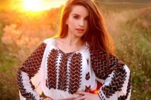 Cele mai SEXY cântăreţe de MUZICĂ POPULARĂ din România. Nu o să-ţi vină să crezi cine se află în TOP - Foto