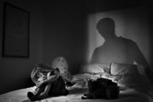 Un PEDOFIL care a agresat sexual o fetiţă de 8 ani a fost ARESTAT. Detalii TERIFIANTE din anchetă