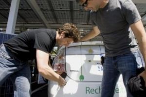 S-a votat. Primesc vouchere valorice cei care deschid staţii de alimentare pentru MAȘINILE ELECTRICE