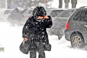 Ninsori şi vânt puternic în aproape toată ţara. Cum va fi vreme în weekend