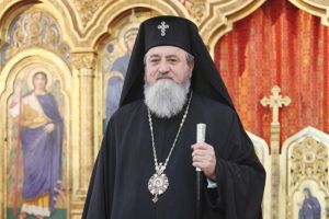 Mitropolitul Ardealului le-a dăruit consilierilor judeteni sibieni agende – „Să scrie în ele faptele bune pe care le fac”