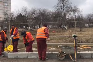 Se reabiliteaza trotuarele de pe strada Baraganului din Constanta 