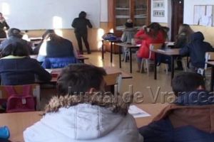 Elevii din Vrancea se plâng că e frig în şcoli! Poziţia Consiliului Judeţean al Elevilor