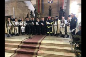 Viitorii pompieri au colindat autoritatile judetene