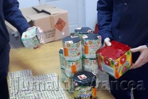 FOTO: Percheziţii la un tânăr care vindea ilegal artificii şi pocnitori