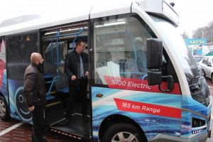 Un autobuz electric de mici dimensiuni circulă de mâine pe străzile Sucevei