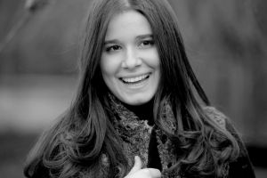  Povestea romantata a unei printese: Kira, fiica lui Gica Hagi, o interpreteaza pe Martha Bibescu intr-o piesa de teatru