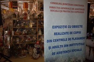 Invitatie: Expozitie cu obiecte de Craciun si spectacol oferit de copiii, tinerii si adultii din centrele DGASPC Constanta (galerie foto)