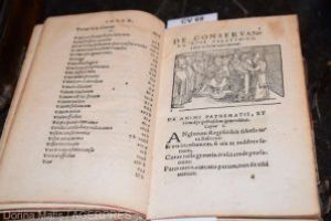 Mureş: Carte despre tratarea ulcerului şi a durerilor din 1532, vedeta expoziţiei de carte veche „Istoria Medicinei”