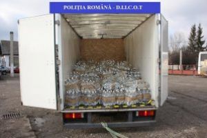 Peste 3.000 de litri de alcool, înscrisuri şi bunuri în valoare de 120.000 de lei au fost ridicate de către poliţiştii covăsneni, în urma unor percheziţii