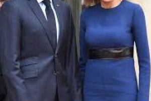 BRIGITTE MACRON, ÎN COSTUM DE BAIE LA 64 DE ANI!