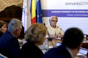 OFICIAL: Bugetarii vor avea două minivacanţe de câte cinci zile, de Crăciun şi Revelion! Dăncilă: „Pensiile se plătesc înainte de Sărbători”