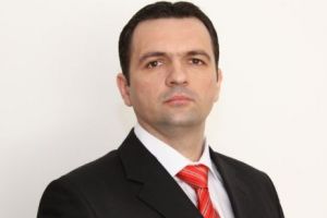 Plângere penală pentru primarul şi viceprimarul său din Târgovişte pentru grup infracţional organizat