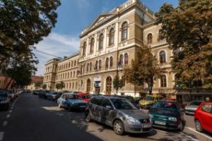 Boc susţine că trebuie descurajat traficul inutil: Ce facem cu cele 20.000 de maşini pe care le aduc studenţii la Cluj?