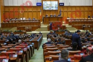 SCANDALUL de la Radio România ajunge în PLEN. Bani RISIPIȚI, clientela POLITICĂ şi salarii HALUCINANTE