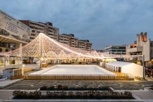FOTOGALERIE. S-a deschis patinoarul din Satu Mare! Tunel uriaş, instalat alături