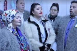 Sonia Ratiu i-a colindat pe oamenii de la Caminul de varstnici din Baia Sprie (VIDEO)