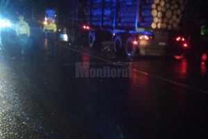 Un camion cu lemne şi două autoturisme, implicate într-un accident, la Ilişeşti