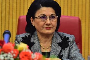 Ministrul Educaţiei, Ecaterina Andronescu, aşteptată AZI la „Gala premiilor judeţene pentru excelenţă în educaţie”