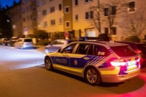 Trei femei au fost ÎNJUNGHIATE grav în Germania. Atacatorii sunt încă în libertate!