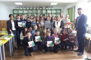 Poveşti englezeşti, traduse de studenţii USV, pentru elevii de la Dumbrăveni