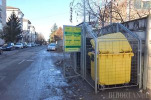 Ne enervează: ţarcurile de gunoi cu uşile mereu deschise