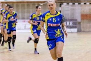 Handbalista care a înfrumuseţat Europeanul de Handbal. Laura Chiper, cerută în căsătorie la un showroom de vopseluri