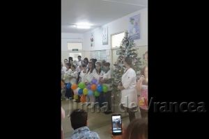 FOTO-VIDEO: Colindători la Spitalul Judeţean