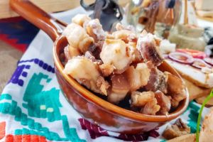 Pomana porcului şi alte bunătăţi tradiţionale la Sărbătoarea Gastronomiei sibiene pe Strada Cetăţii