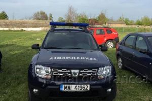 Doi bărbaţi care s-au luat la bătaie pe stradă, în Sud, despărţiţi de jandarmi