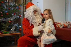 Atmosferă de sărbătoare, în sunet de colinde şi miros de brad, la ISU Harghita