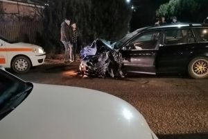 FOTO. Accident în Păuleşti! Două maşini s-au ciocnit violent