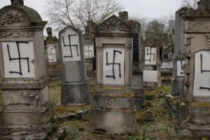 Franţa, în HAOS! Cimitirul evreiesc din Herrlisheim, la nord de Strasbourg,  a FOST PROFANAT