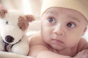 Un „PERICOL PUBLIC” umblă LIBER pe STRĂZI. A încercat să RĂPEASCĂ un BEBELUȘ. News alert