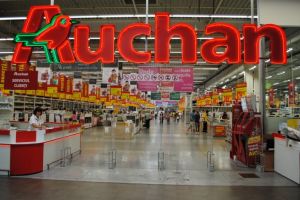 Premieră în România. Auchan a introdus plata cu degetul în magazine