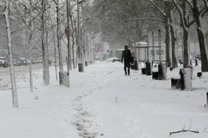 Se strică vremea în weekend! Cod portocaliu de ninsori emis de meteorologi! Care sunt zonele unde va ninge abundent