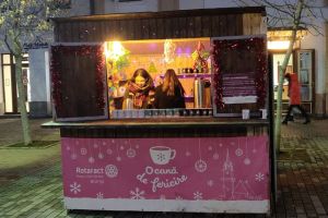 „O cană de fericire” pe pietonalul Liviu Rebreanu. Pe cine sunt adunaţi banii din donaţii (FOTO)