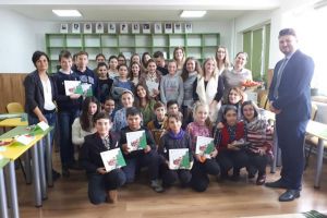 Poveşti englezeşti, traduse de studenţii USV, pentru elevii de la Dumbrăveni